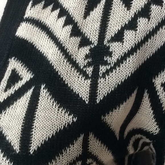 🌺 Sweater Jacket 🌺 - Picture 6 of 6